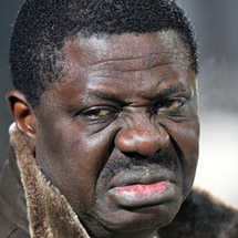 Президент "Марселя" сбреет усы в случае победы в Кубке УЕФА Президент "Марселя" сбреет усы в случае победы в Кубке УЕФА