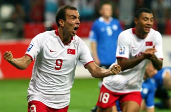 ТОП-10. Футболисты, способные стать лидерами сборных на Евро-2012 ТОП-10. Футболисты, способные стать лидерами сборных на Евро-2012