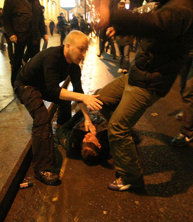 Празднование триумфа «Зенита» омрачено вмешательством ОМОНа (фото+видео) Празднование триумфа «Зенита» омрачено вмешательством ОМОНа (фото+видео)