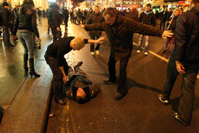 Празднование триумфа «Зенита» омрачено вмешательством ОМОНа (фото+видео) Празднование триумфа «Зенита» омрачено вмешательством ОМОНа (фото+видео)