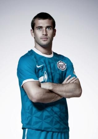 "Зенит" представил новую домашнюю форму (фото) "Зенит" представил новую домашнюю форму (фото)