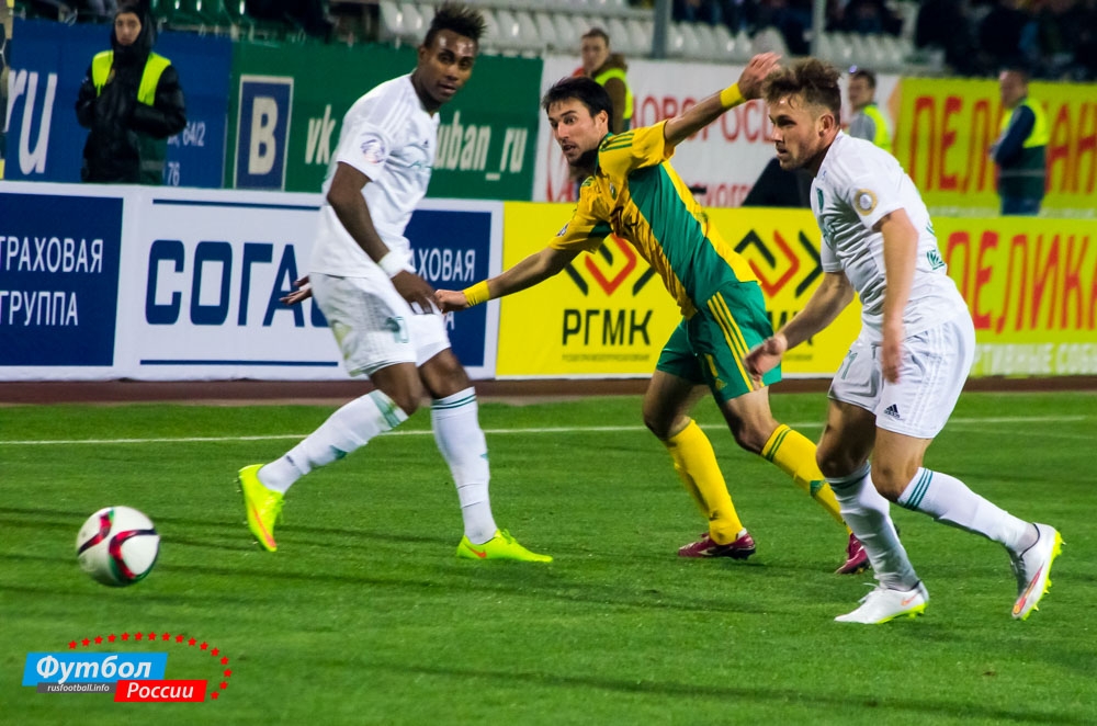 Кубань терек. Сергей давыдов фу кубань. Кубань терек. Ян гудков футболист кубань. Терек грозный 2002.