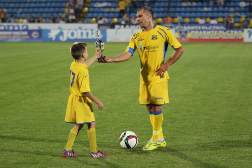 ""  ,  "" -    .  9-  