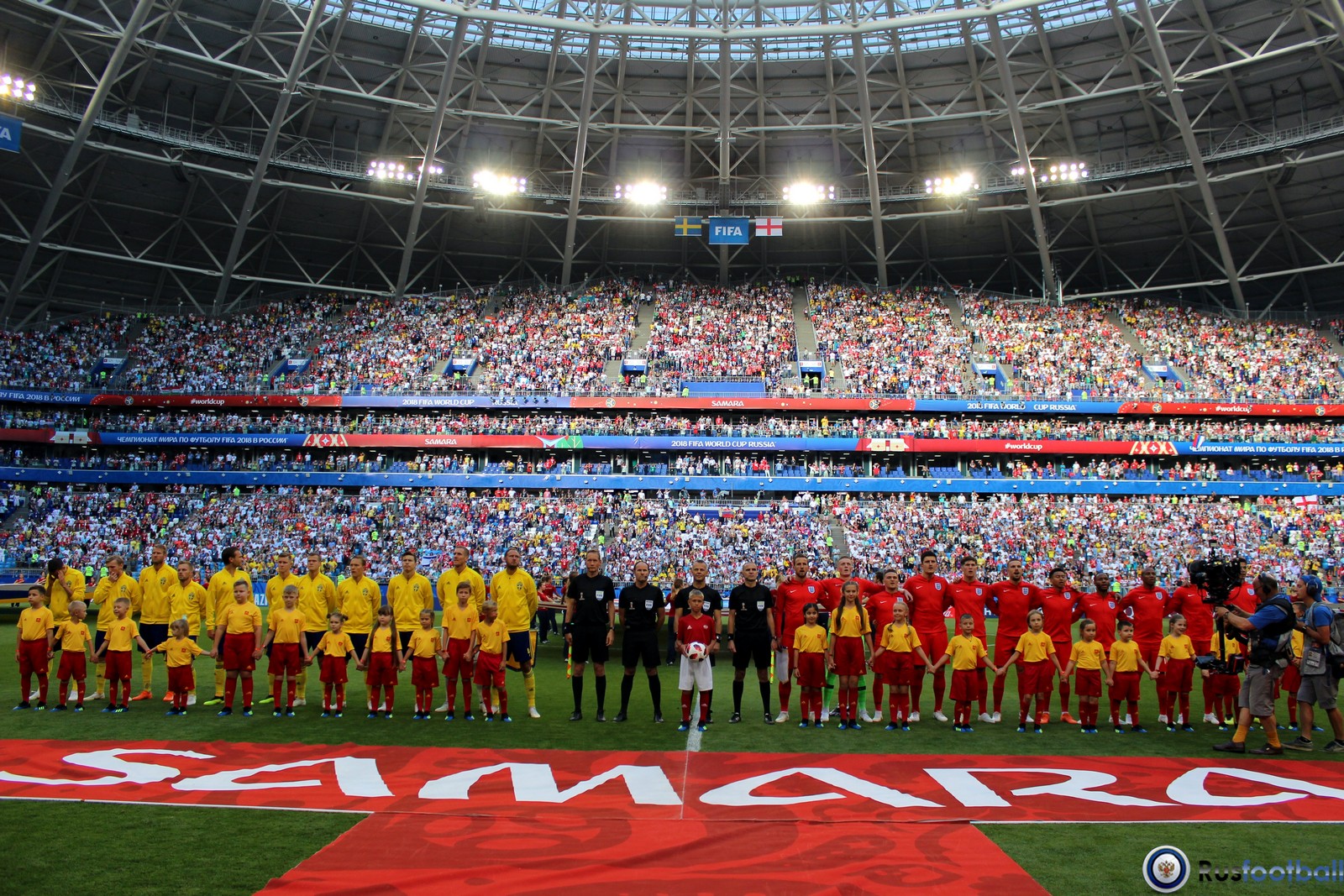 швеция англия 2011. швеция англия ибрагимович. женский футбол чемпионат европы англия швеция. руссо футболистка. швеция англия 2011.