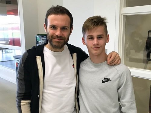 14-летний форвард из "Чертаново", который поехал на стажировку в "МЮ" второй раз. Кто такой Сергей Пиняев