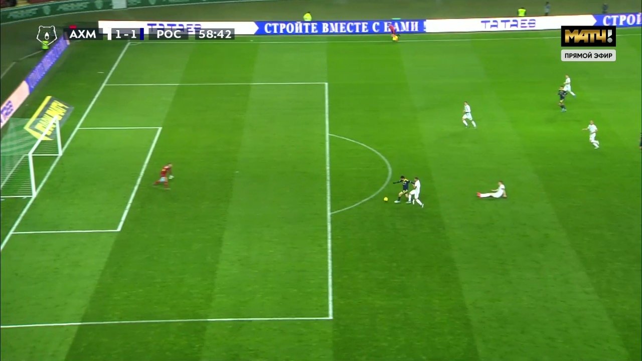 Лапочкин удалил игрока "Ахмата", но после 6 минут видеопросмотра вернул его на поле. Почему?