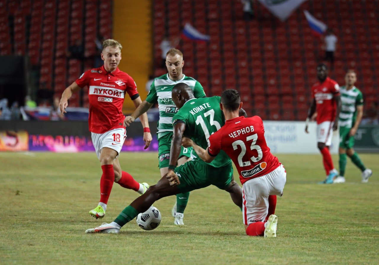 Чудо-удар Мозеса принес «Спартаку» ничью в меньшинстве против «Ахмата». Почему Безбородов не удалил Шелию?