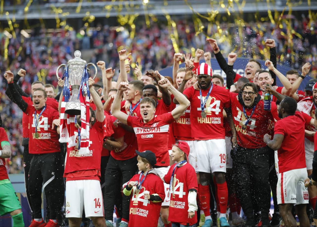 https://www.rusfootball.info/uploads/posts/2022-08/1660672650_spartak-s-kubkom-rossii-rfs.jpg