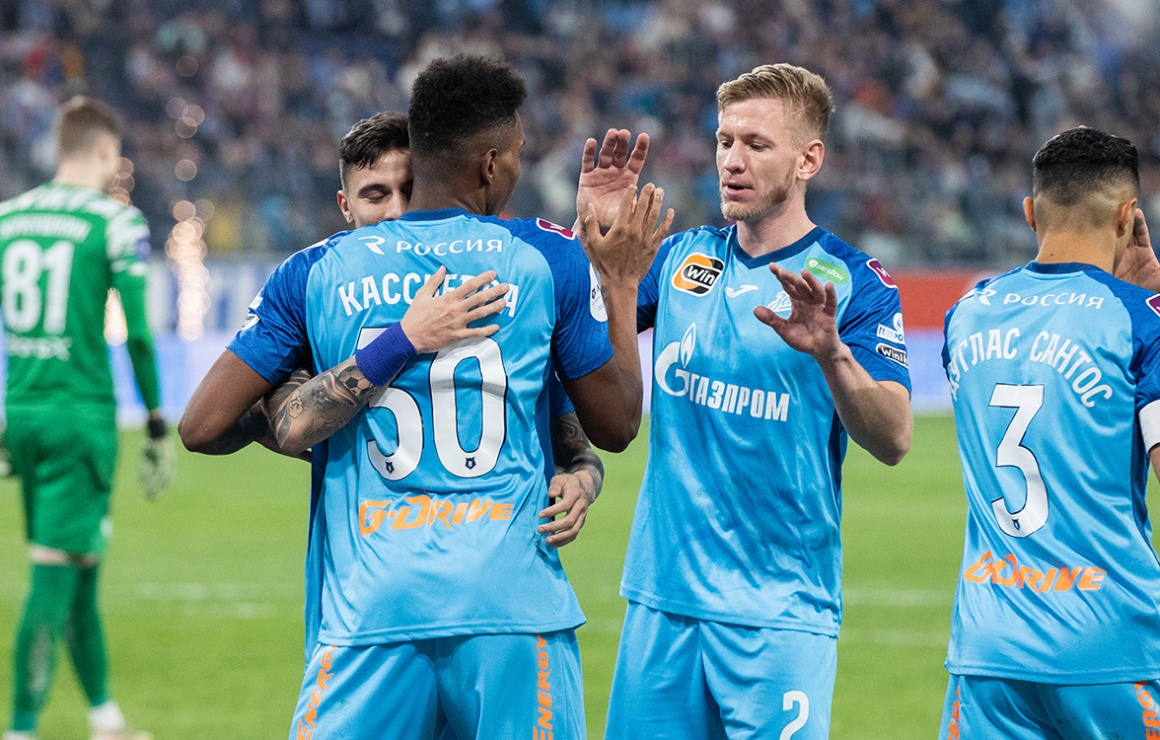 На чемоданах и первом месте. «Зенит» завершил год важной победой над «Пари НН»