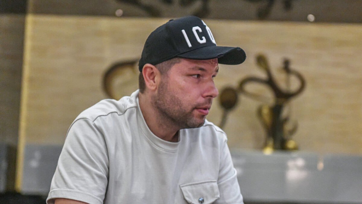 Световое оборудование для сцены. Аренды выступают. Коммерческая недвижимость. Сцена 6х4м. Сдача в аренду.