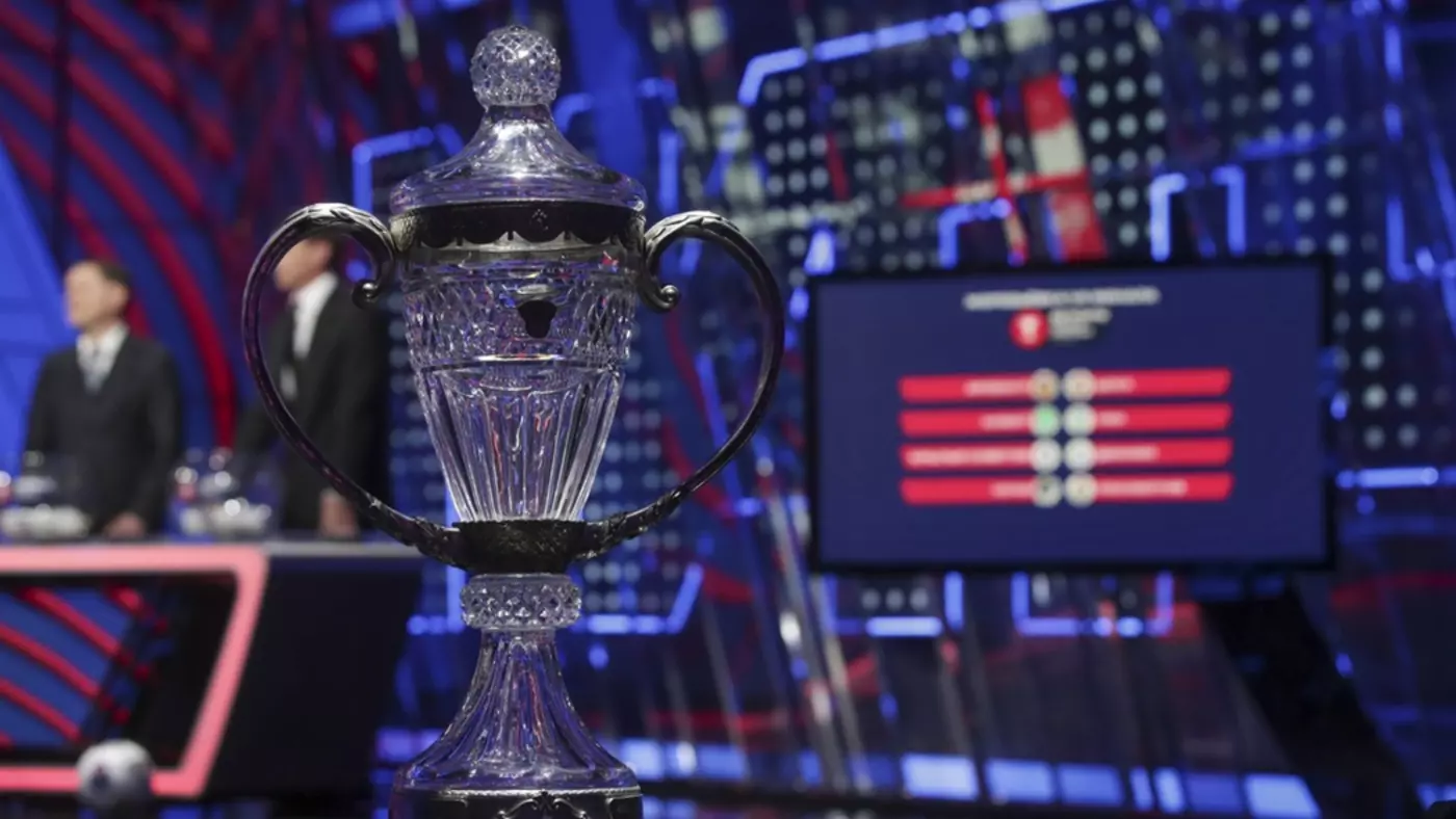 Uefa europa conference league trophy. табло лиги европы. обзор лиги европы и лиги конференции. сетка лиги конференций 2021-2022. лига конференций расписание матчей.