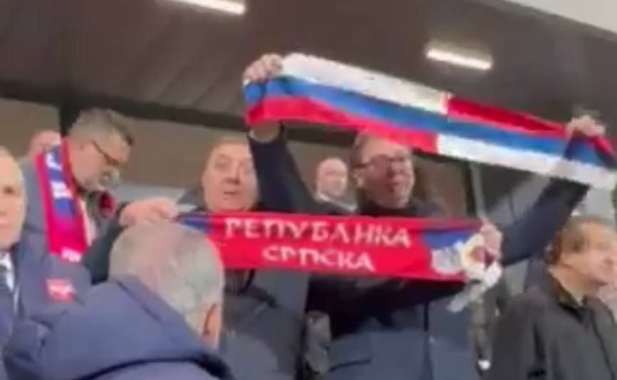 Президент Сербии Вучич продемонстрировал шарф с флагом России на матче Лиги Наций со Швейцарией