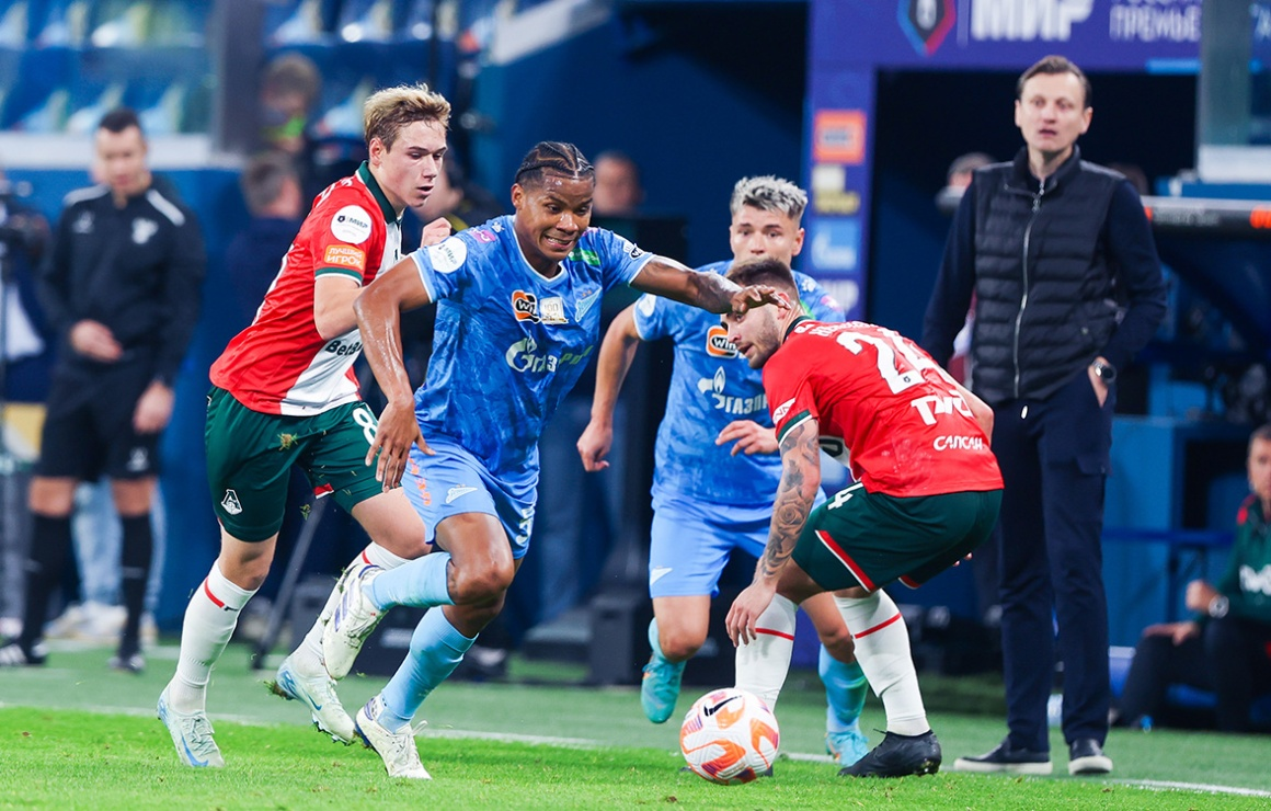 «Зенит» все чаще барахлит. «Локомотив» в скандальном матче остановил чемпиона