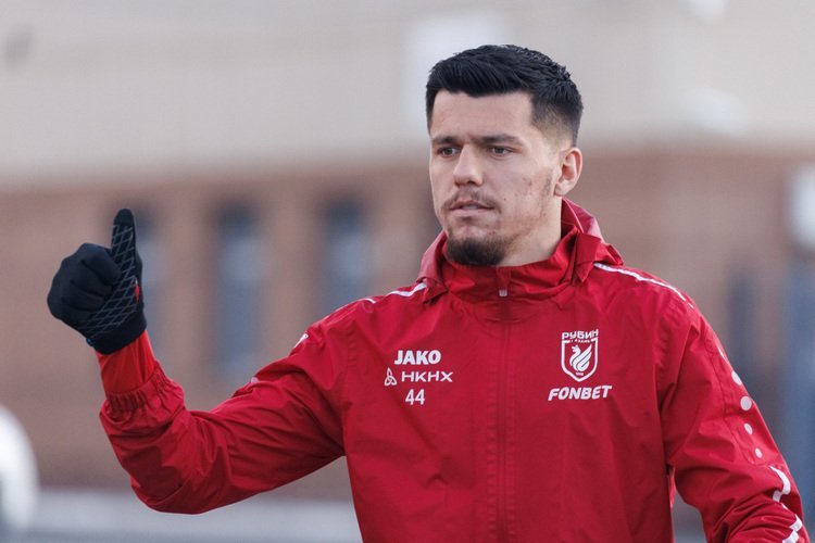 «Зенит» на трансферном рынке: меняет бразильцев, продлевает ветеранов, мешает конкурентам