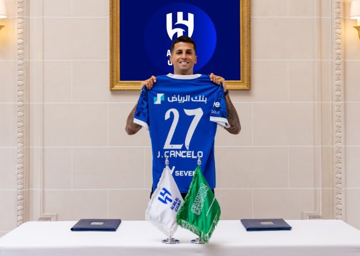 Футболист "Аль-Хиляля" ждёт решения "Барселоны" - источник