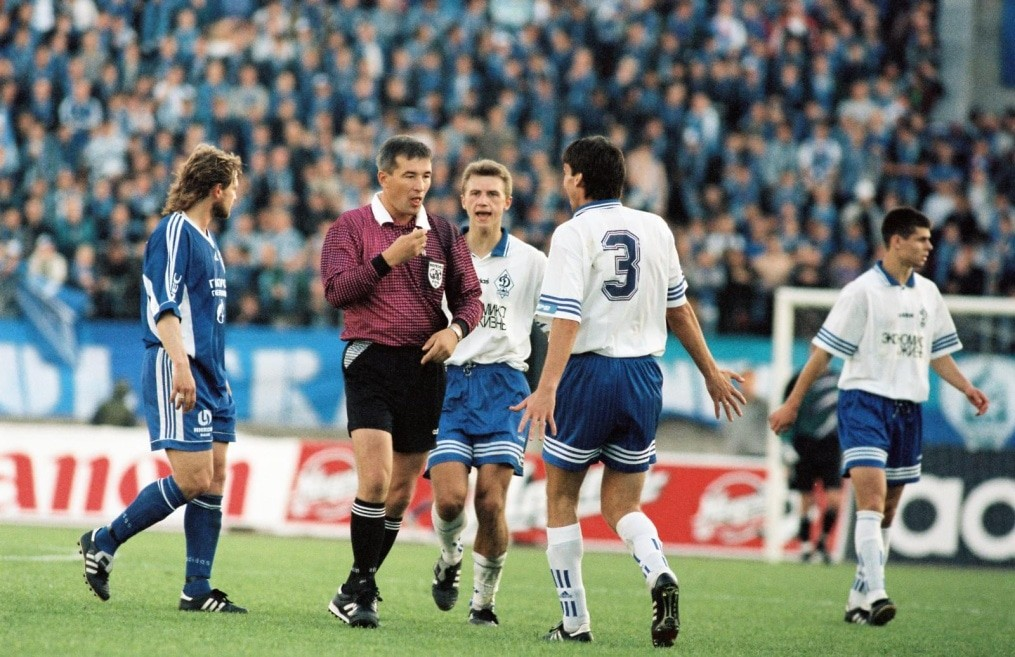 Руководство легендарного российского клуба угрожало футболистам работой на заводе: причина была веской